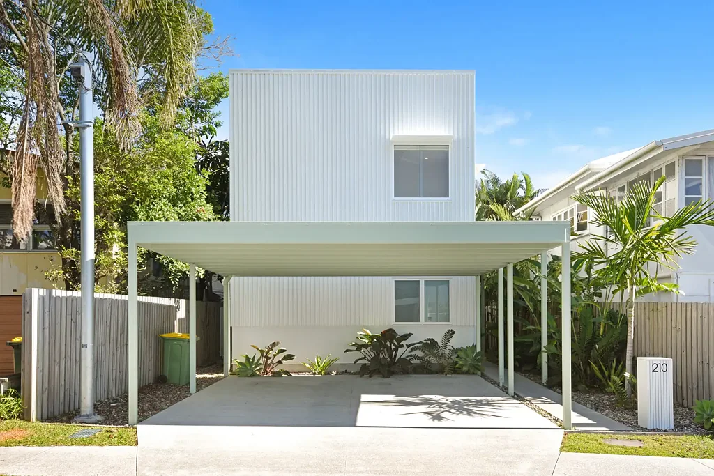 Coastal Luxury Awaits – Stunning Beachside Rental Home