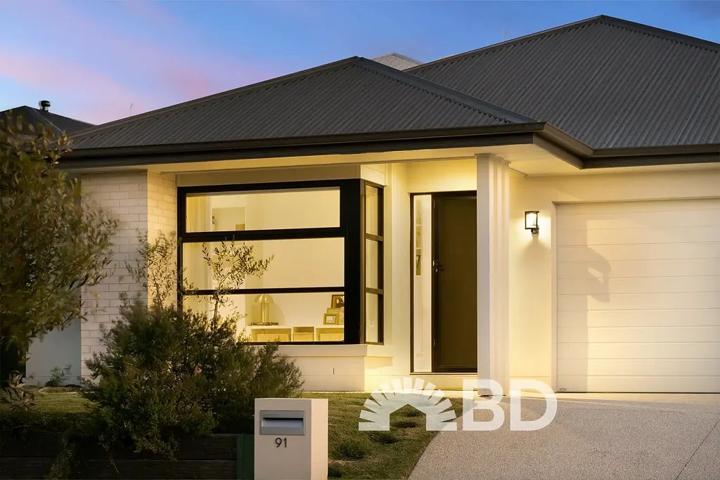 Unique Design | 2 Living Areas | Entertainer's Patio