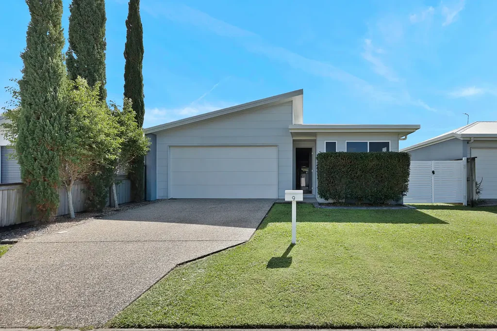 Beaconsfield 3房  Low Maintenance Living in Sought-After Kerrisdale Estate