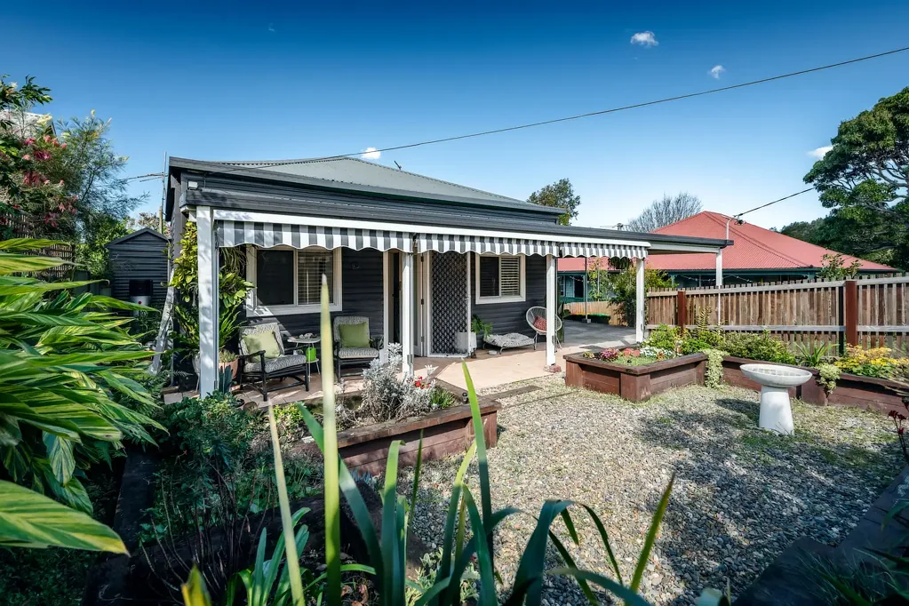 Urunga 3房  A one hundred year old seaside character cottage...