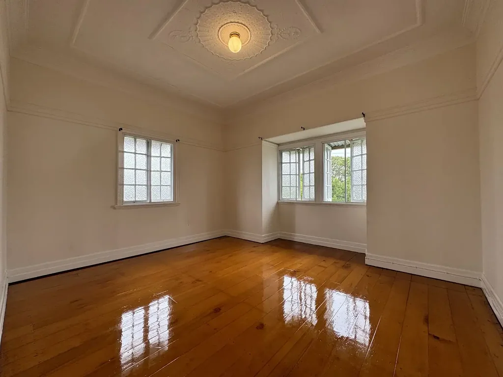 FOR RENT - ART DECO 3 BEDROOM IN CENTRAL WEST END LOCATION