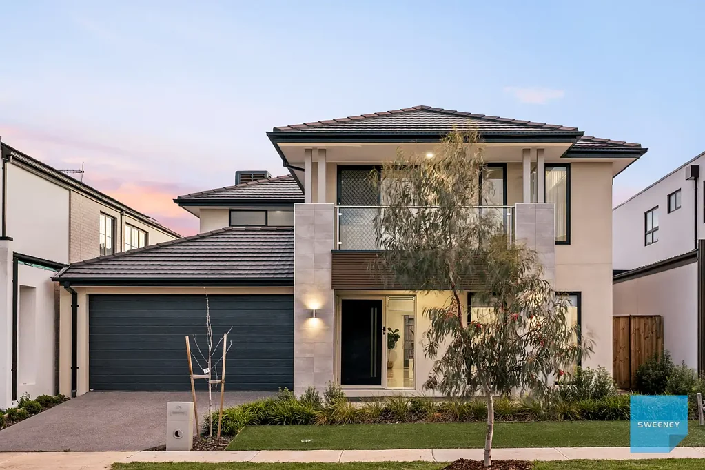 Burnside 4房 Modeina Estate近新双层 四卧主套衣帽间 奢华卫浴 美食厨房 石材台面 西部便捷 连接商圈 学校近旁 Stylish & Spacious: Double-Storey in Prime Modeina Locale