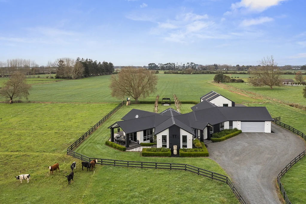 Te Kowhai  Peaceful Living with Wow Factor!