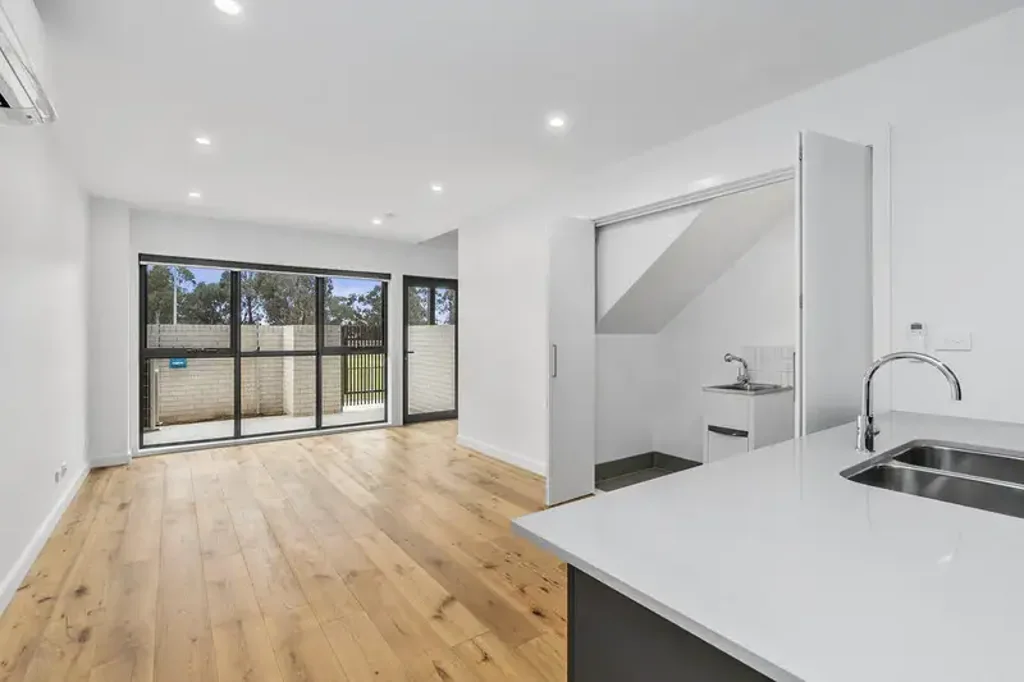 Casey 2房  Modern Two-Bedroom Townhouse in the Heart of Casey