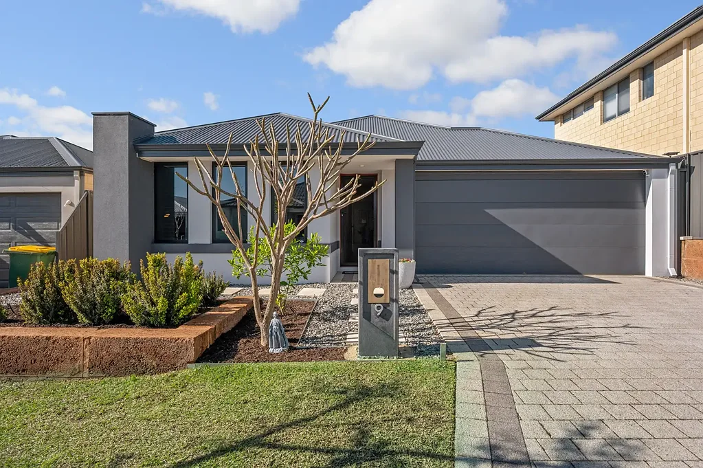 9 Claymore Place, Piara Waters, WA 6112