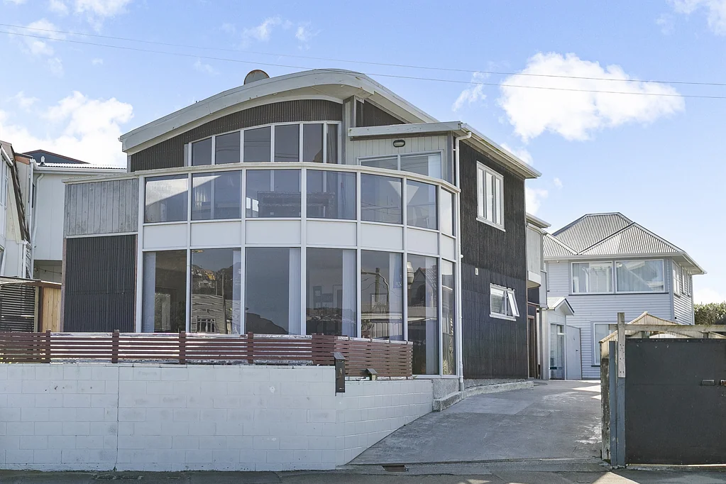 Lyall Bay 2कमरा Top Floor. Front Row. Own this View.