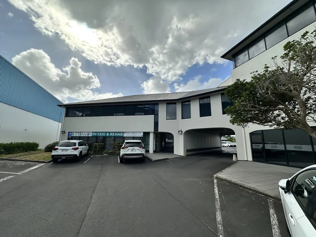 Henderson Ground Floor Offices Available in  Lincoln Manor