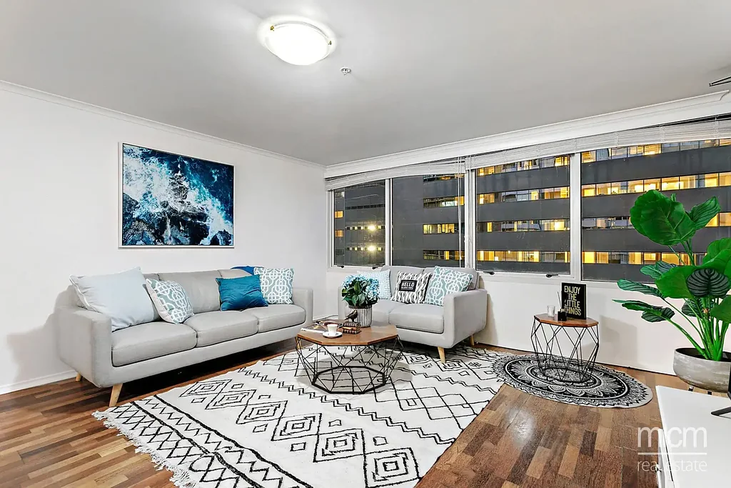 Bright and Spacious Three Bedroom Apartment in a Peaceful Pocket on St Kilda Road