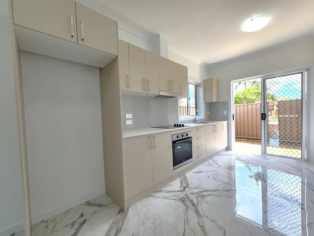 Willmot 5房 双收入街角地块 | 近新祖母房 Dual Income Corner Block |  Near-New Granny Flat
