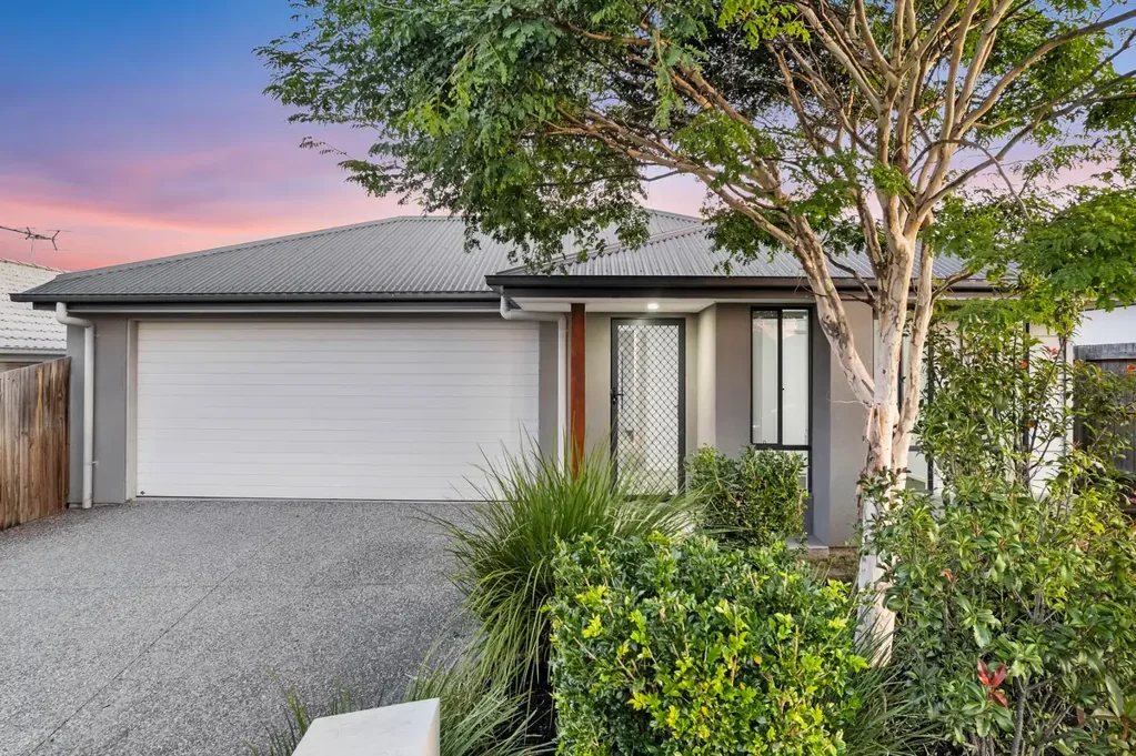17 Broadaxe Street, Spring Mountain, QLD 4300