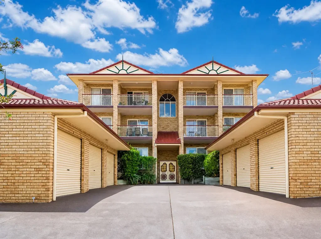 Central Coorparoo location with city views