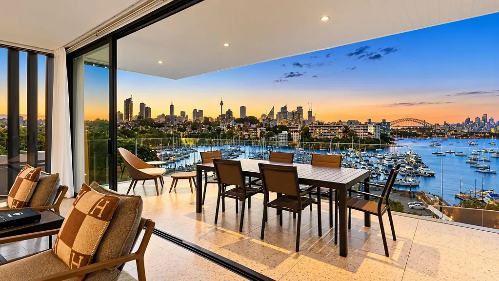 Darling Point 3房 'Aloft' 豪华整层精品住宅，迷人海港背景 'Aloft' Luxurious Whole-Floor Boutique Residence, Captivating Harbour Backdrop