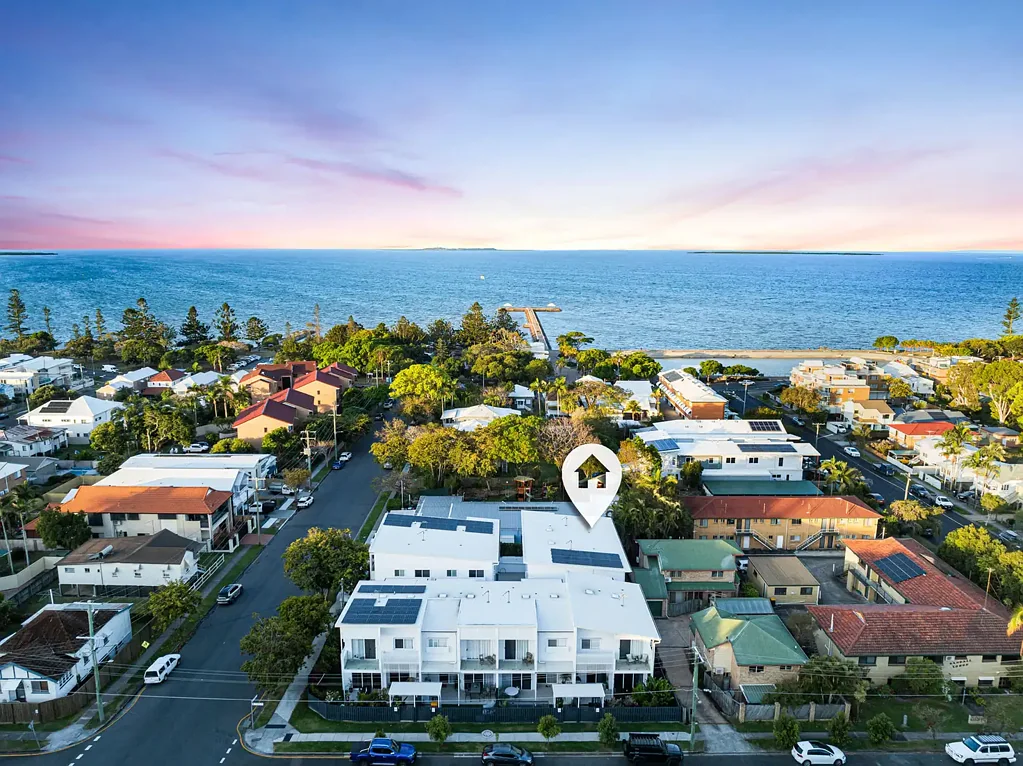 Wynnum 3Moenga Luxury Tri-Level Townhouse in a Boutique Bayside Complex