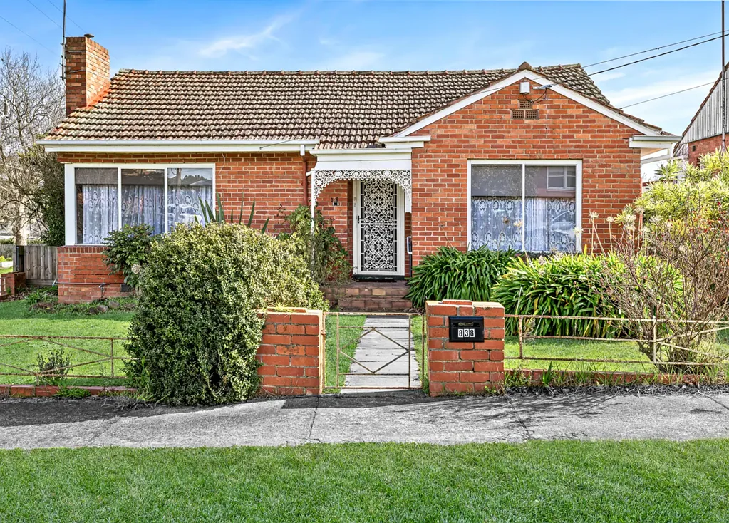 Mount Pleasant 2 Slaapkamer Charming Brick Home with Spacious Yard in Mount Pleasant