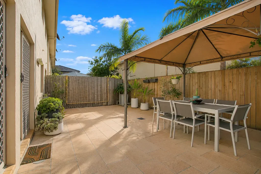 Carina 3ਬੈੱਡਰੂਮ Private, Low-Maintenance Living Surrounded by Parkland
