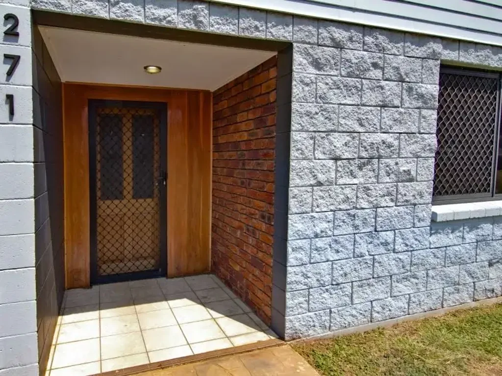 Kingaroy 5ਬੈੱਡਰੂਮ 2380m2 near CBD, pool & BIG house