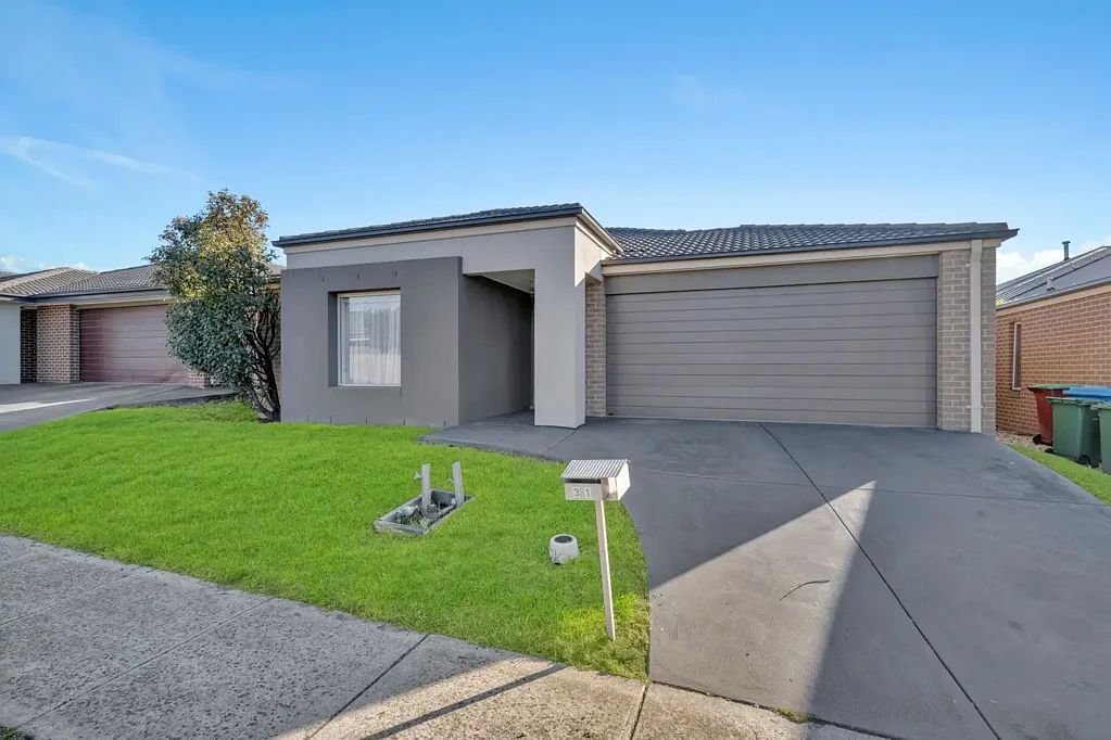 Modern Family Living in Prime Cranbourne North Location