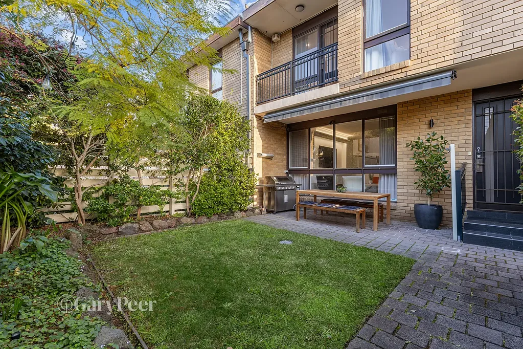 Caulfield 3બેડરૂમ North-facing street-fronted sanctuary, fantastic location