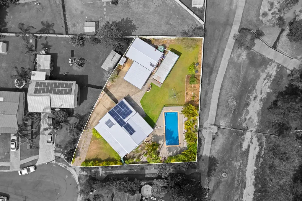Crestmead 4غرفة نوم Spacious Family Living with Granny Flat, Pool & Outstanding Potential