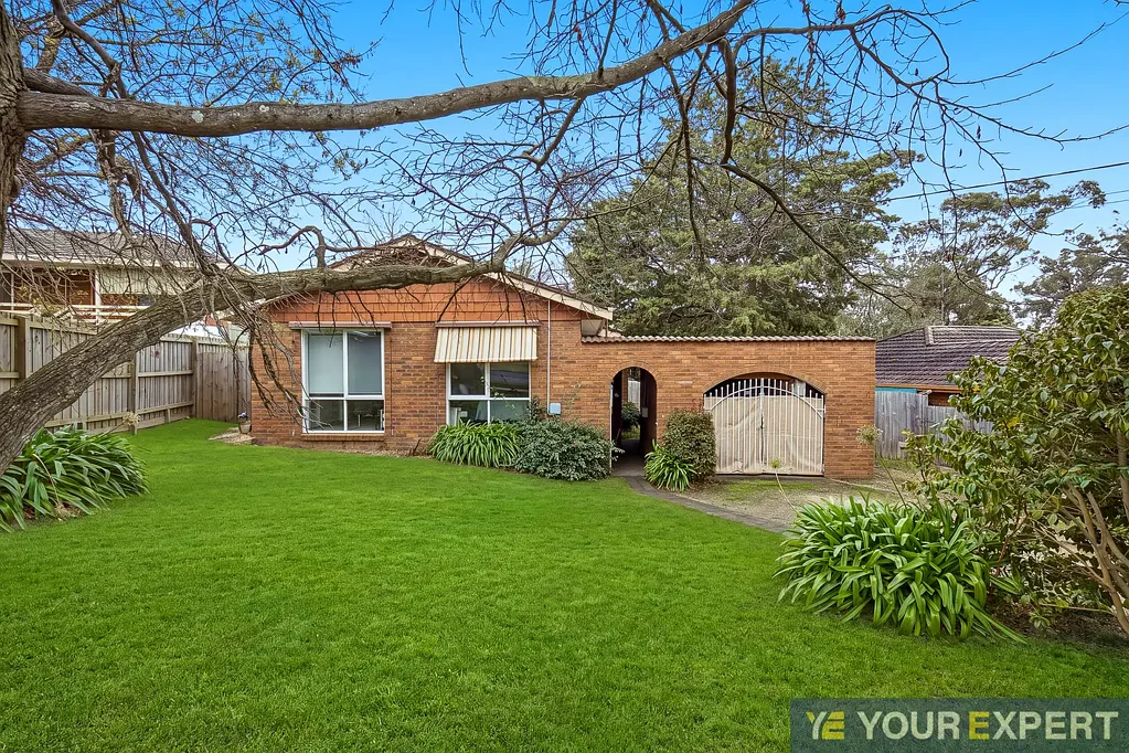Berwick 3chambre Prime 864sqm (Approx.) Development Opportunity – Premium Berwick Address with Endless Potential (STCA)!!