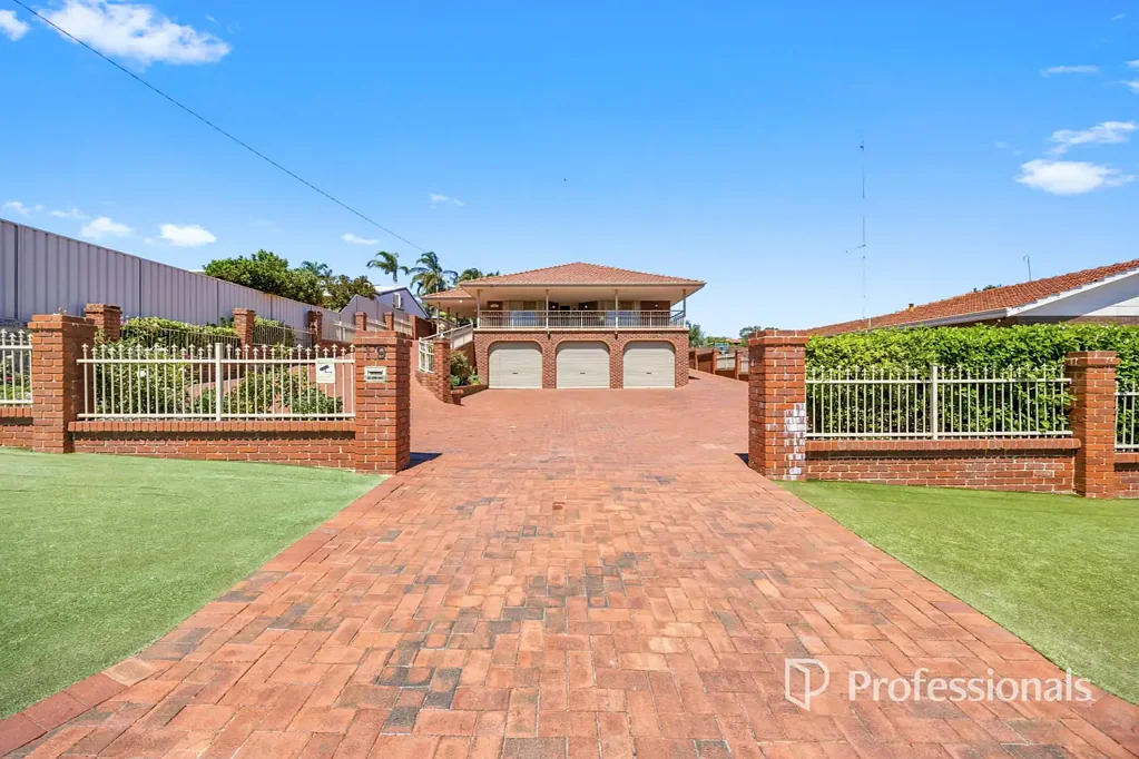 Australind 3 Bedroom Solid Craftsmanship Meets Lifestyle - A Home You'll Love