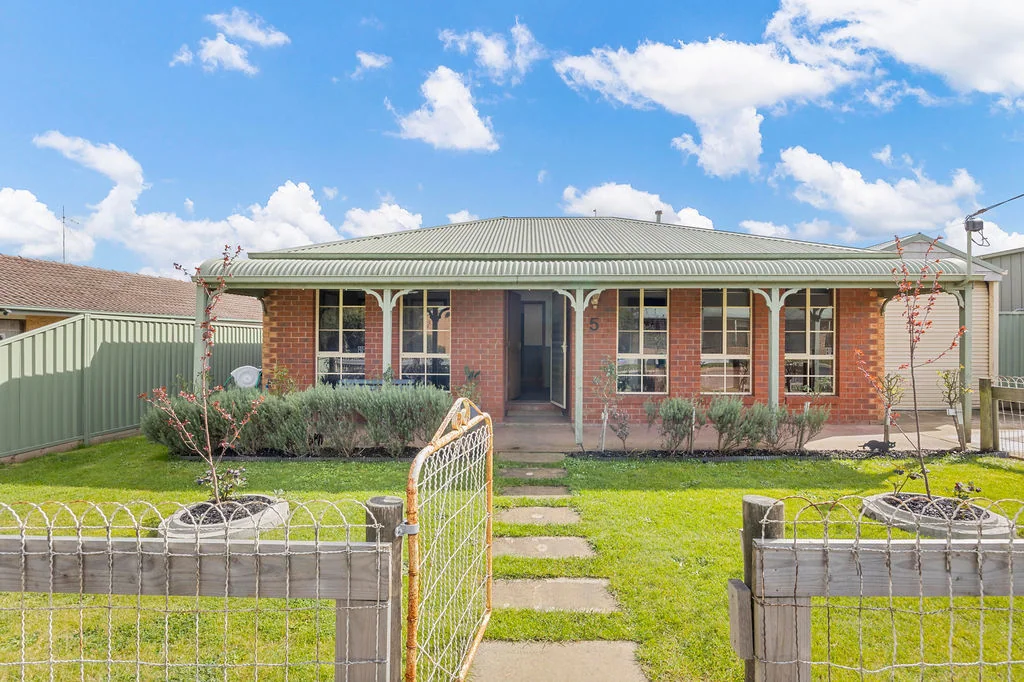 5 Lawrence Street, Sebastopol, VIC 3356