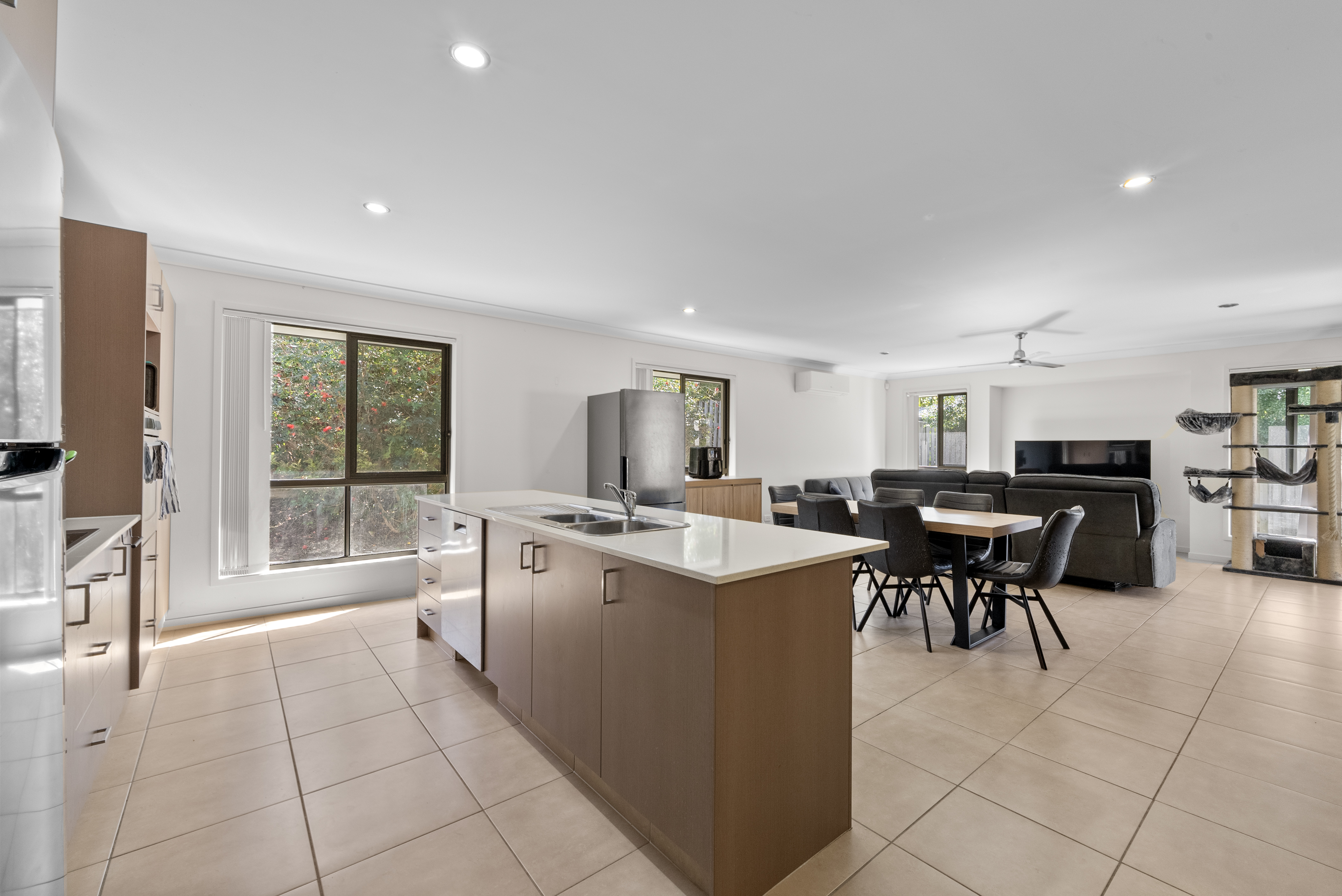 5 MORNING SUN CT, MAUDSLAND QLD 4210, 0 rūma, 0 rūma horoi, House