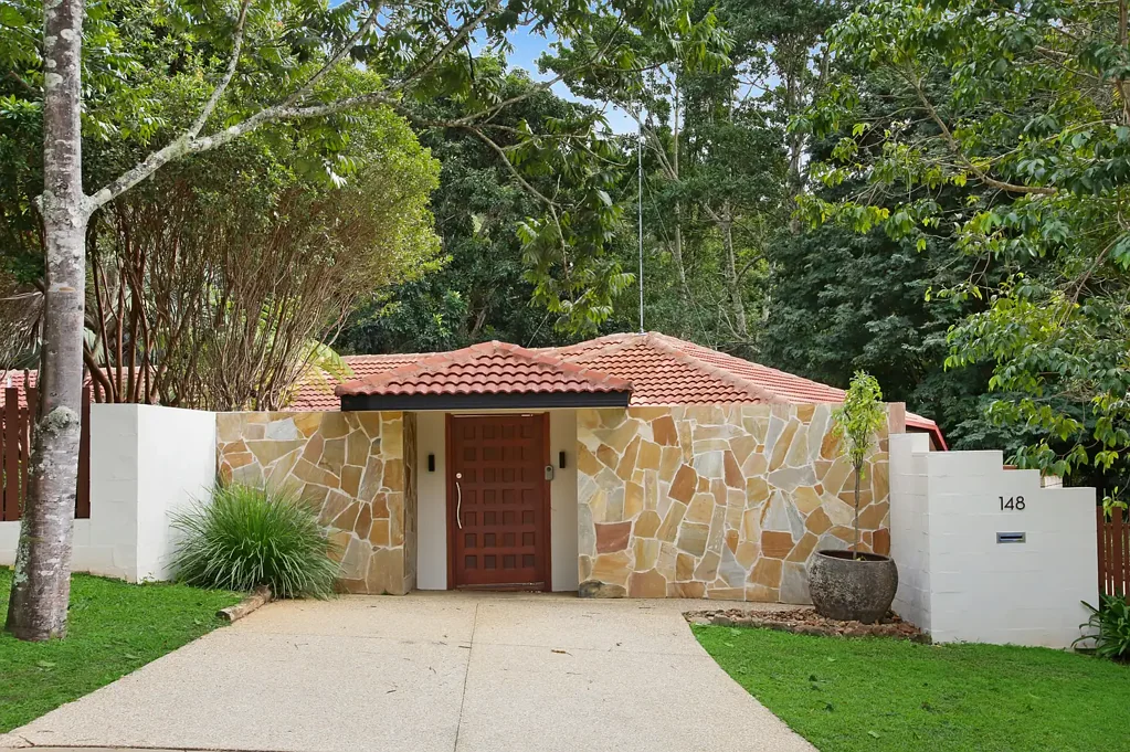 Bonogin 4 Slaapkamer Grand Family Living with Exceptional Space & Privacy