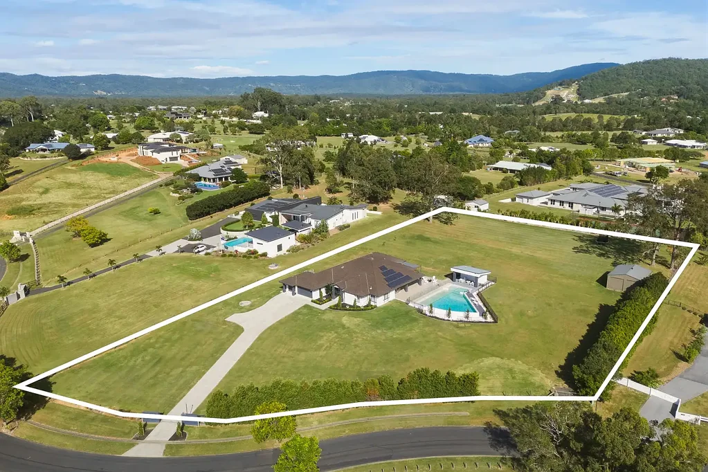 Samford Valley 6ਬੈੱਡਰੂਮ A Refined Entertainer on 2.2 flat acres in Prestige Samford Royal Estates