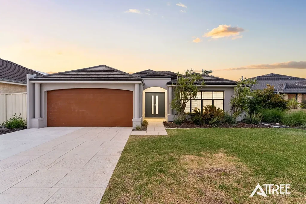 Canning Vale 4chambre SPACIOUS LIVING! 4 BED + 2 BATH + THEATRE + POOL