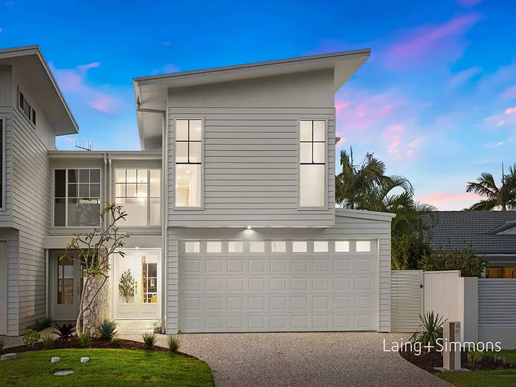 Port Macquarie 3Kwarto Award-Winning Waterfront Home – Style, Space & Sophistication in a Premier Location