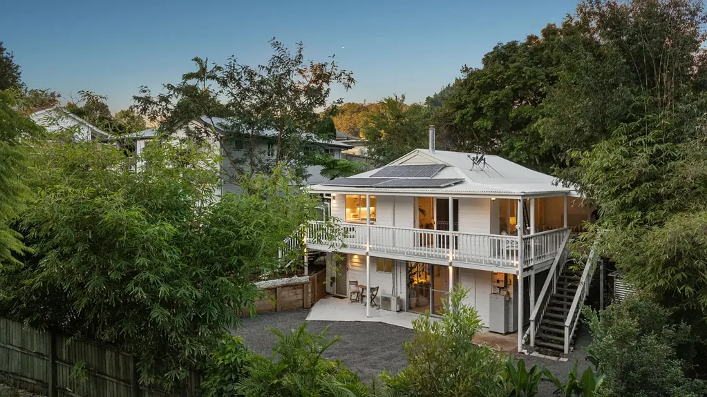 Nambour 5Kwarto Exceptional Dual-Living Family Retreat - Lifestyle, Flexibility & Opportunity Awaits !