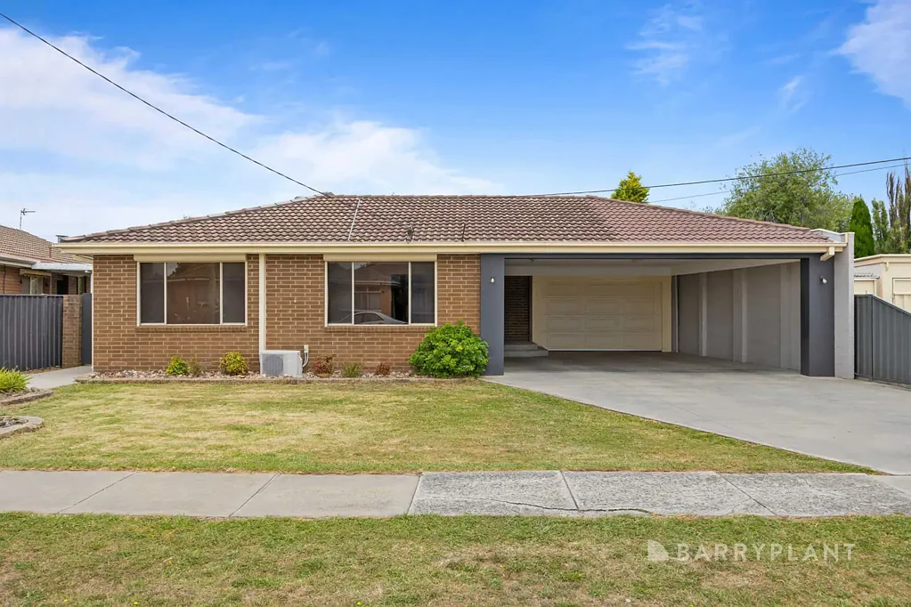 Wendouree 4બેડરૂમ Wendouree’s Finest Family Home with Massive Shedding