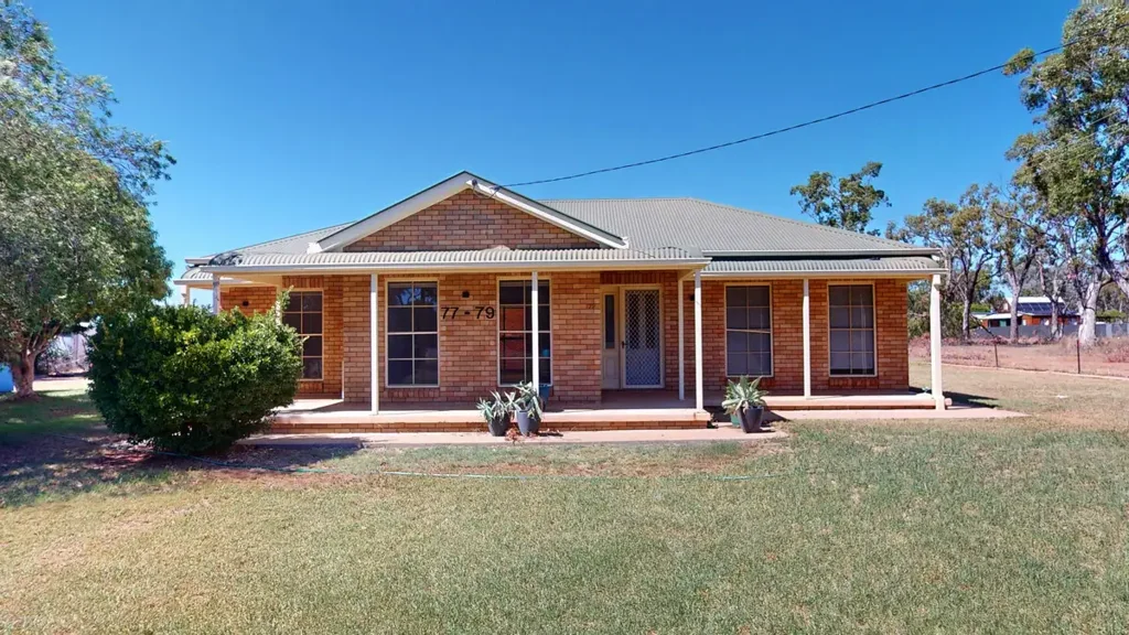 5 BEDROOM HOME ON SPACIOUS BLOCK