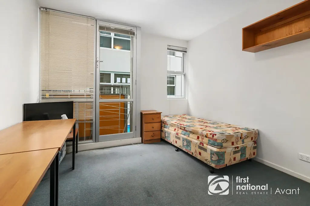 FULLY FURNISHED, NEAR RMIT & MELBOURNE UNI