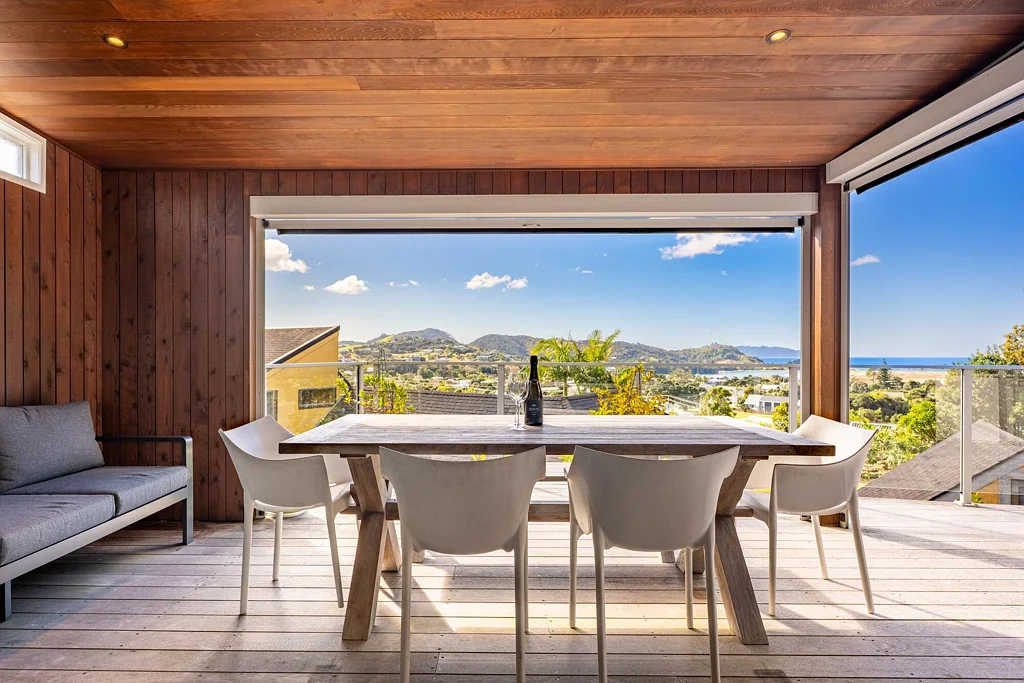 Mangawhai Heads 3房  Coastal views and a genuine reason to sell!