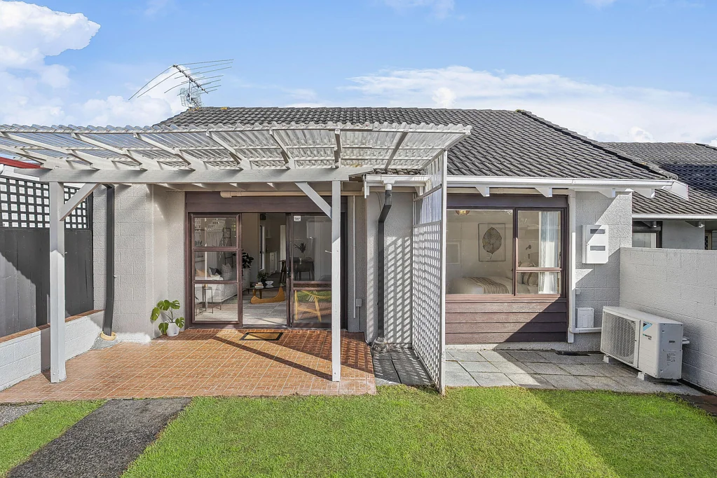 Lynfield 2Moenga Fresh Look, Freehold Title, Solid Build.