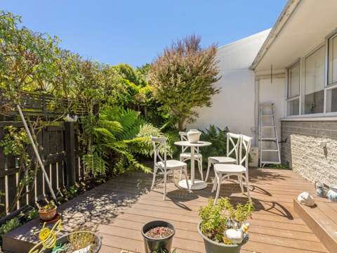 Sydenham 2部屋 Inviting 2 Bedroom, Buy One or Buy Them Both!