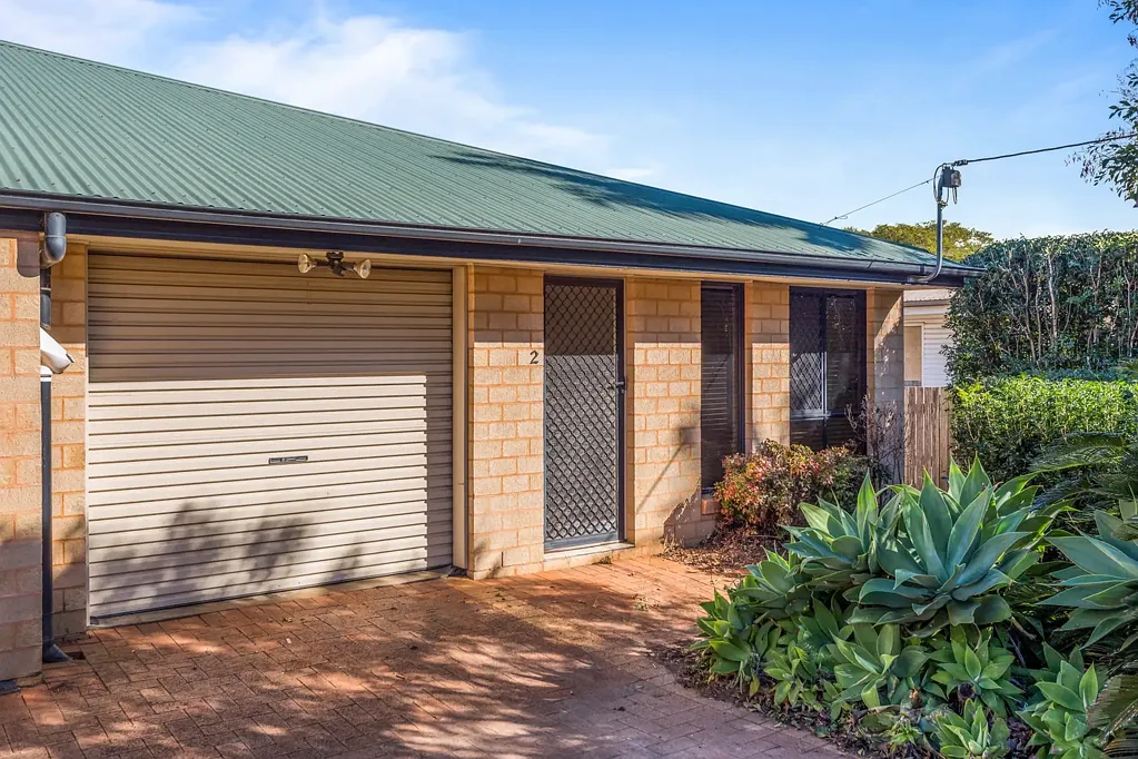 Family Sized, Convenient & Well Appointed Duplex in Centenary Heights