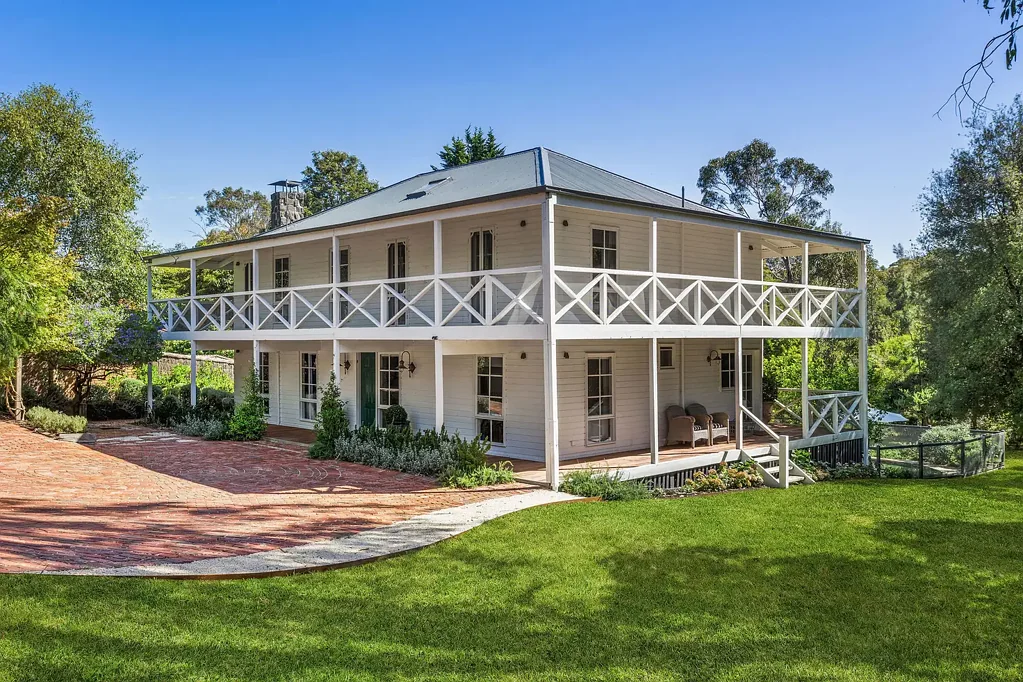 Mount Martha 5房 汉普顿风格装饰 5卧2浴 宽敞生活区 自然光照 隐私宁静 SOMERS HOUSE