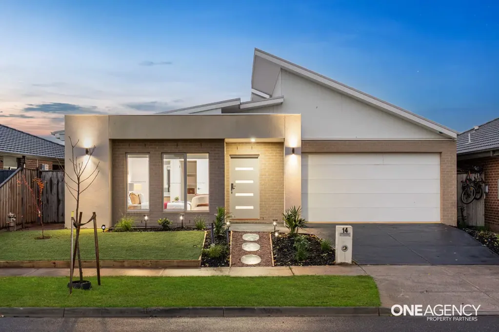 Werribee 4Moenga 4.6m approx high ceilings, Under Builders Warranty - CALL US NOW BEFORE IT'S SOLD