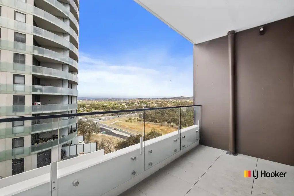 Gungahlin 2Zimmer Proper 2 Bedroom Apartment... None Of This 1 Bed + Study