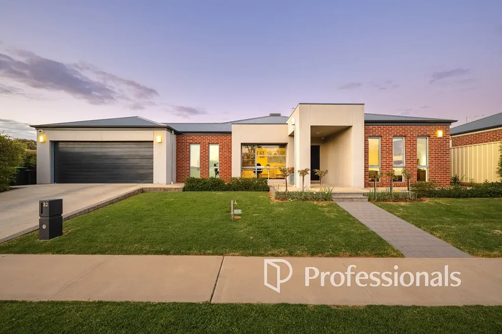 Mildura 4Zimmer Rare Wetland Frontage. Exceptional Family Living.
