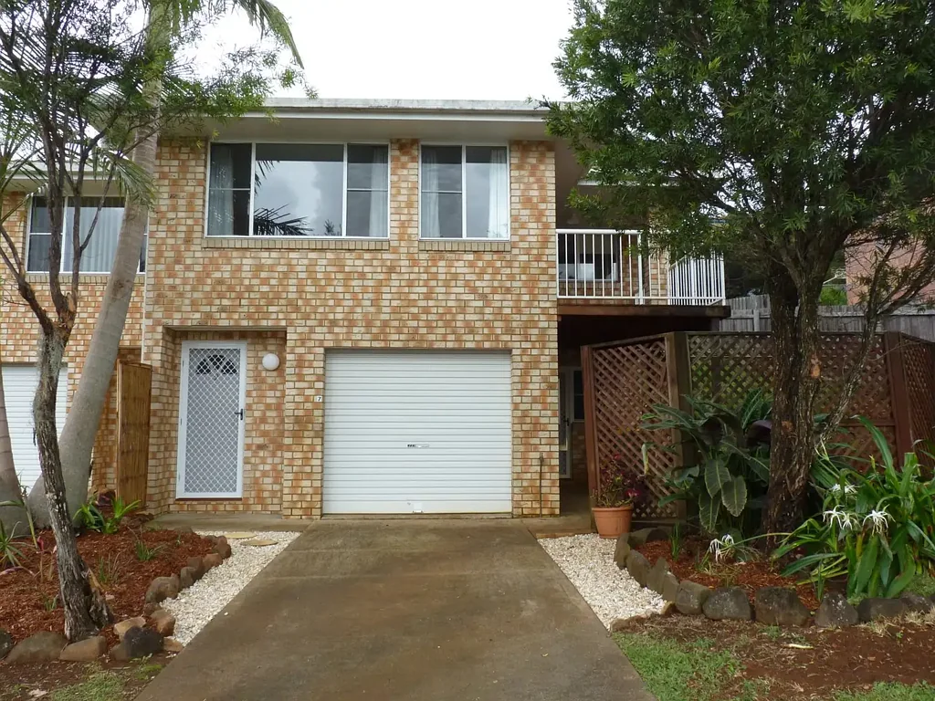 DUPLEX WITH A YARD
