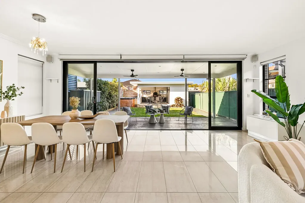 Belfield 5Kwarto Stylish Modern Family Entertainer