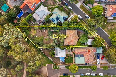Coburg 3 Slaapkamer A Rare Creekside Opportunity on Substantial Land