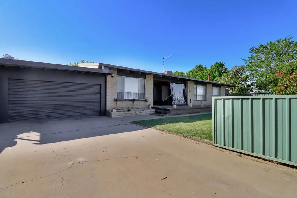 127 Russell Street, Deniliquin, NSW 2710