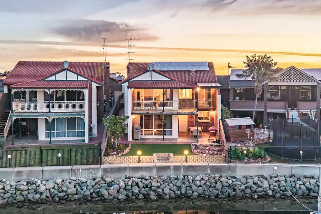 Port Lincoln 4房  Exceptional north-facing waterfront living...