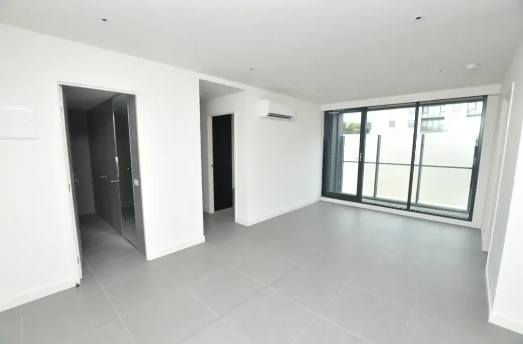 Modern City-Edge Living with Style and Convenience