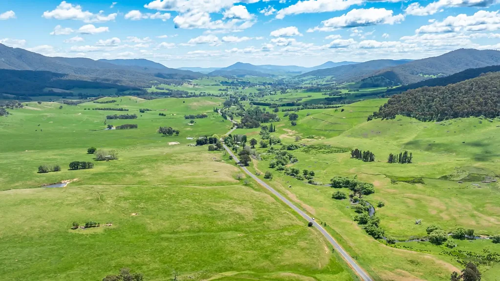 Tallangatta Valley  PERMANENT CREEK FRONTAGE IN THE HEART OF THE TALLANGATTA VALLEY